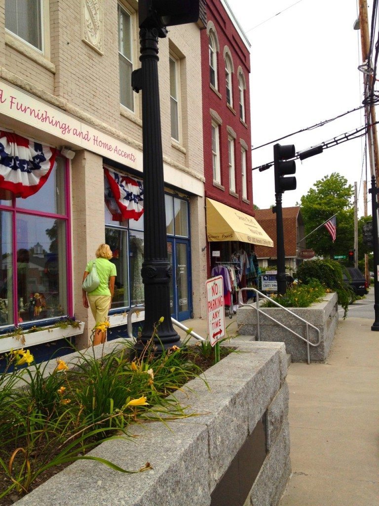 Window shopping in Thomaston, Maine Thomaston maine, Thomaston, Maine