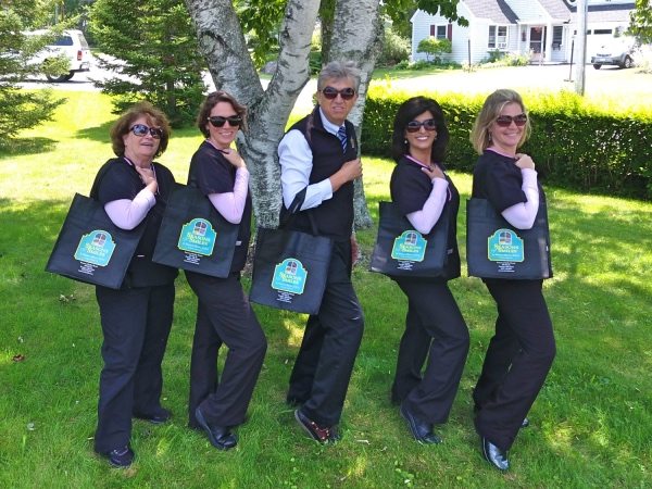 Local Jackie Kennedy Onassis’ Sporting the “Reusable Grocery Bag”